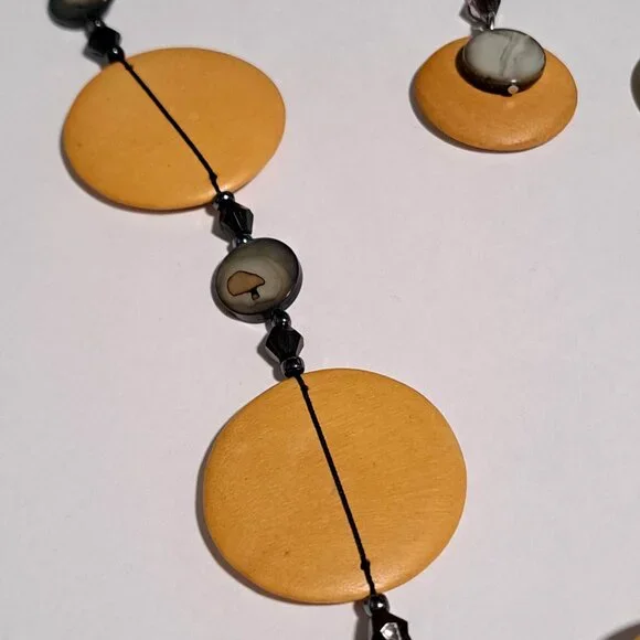 Caracol wooden necklace and earring set - Picture 2 of 7